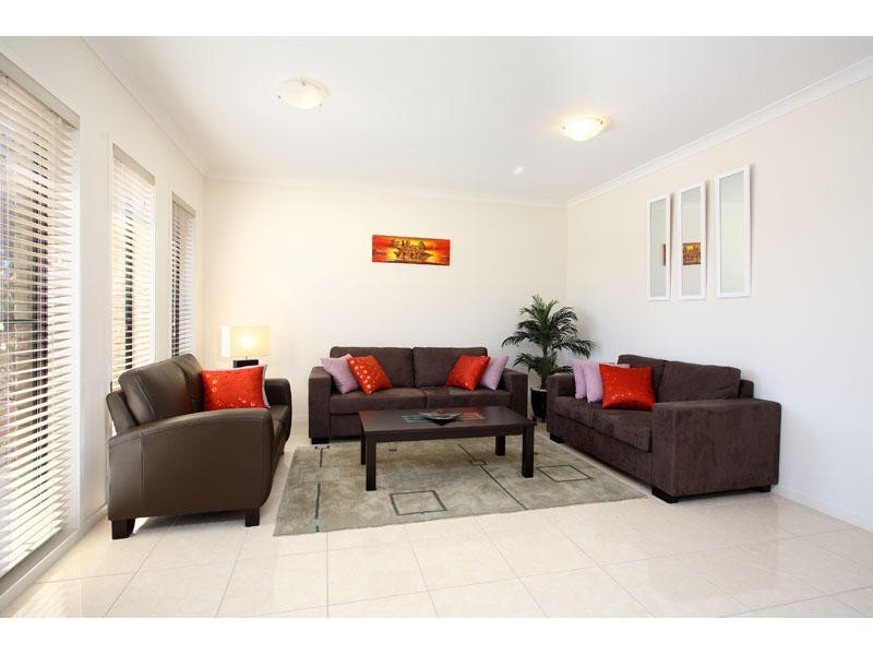 12 Springbrook Place, Moggill QLD 4070